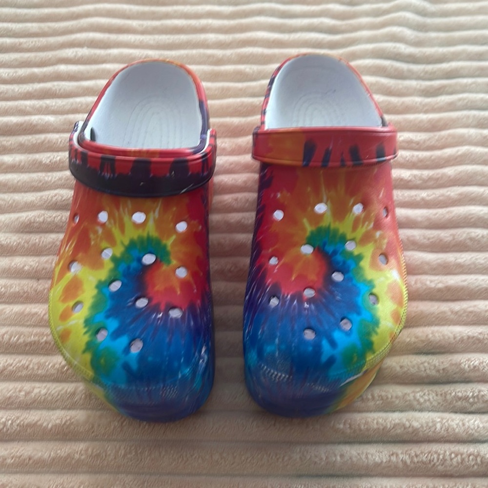 Women nursing clogs
